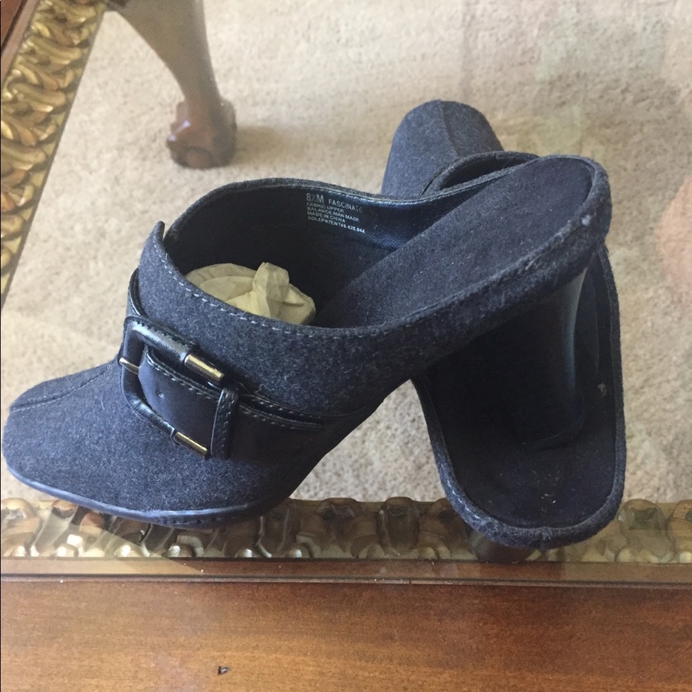 Shoes - Picture 4 of 4